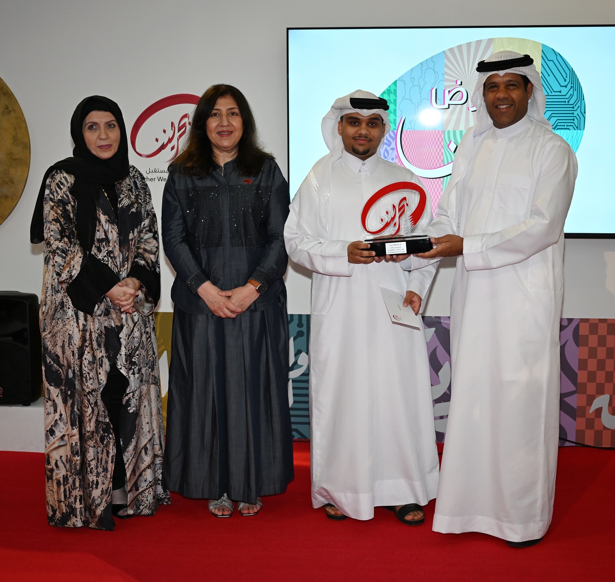 جاء تنفيذا لتعليمات معالي رئيس اللجنة الوزارية لمتابعة الخطة الوطنية لتعزيز الانتماء ووزير الداخلية .... حضور مجتمعي وبيئة تفاعلية متميزة في فعاليات معرض بحريننا<